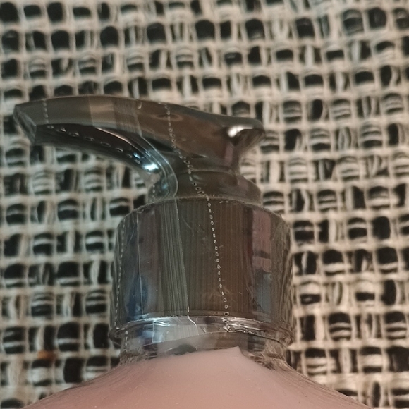 Hempz Dark Red Cherries Body Moisturizer - Light Pink - Picture 2 of 2